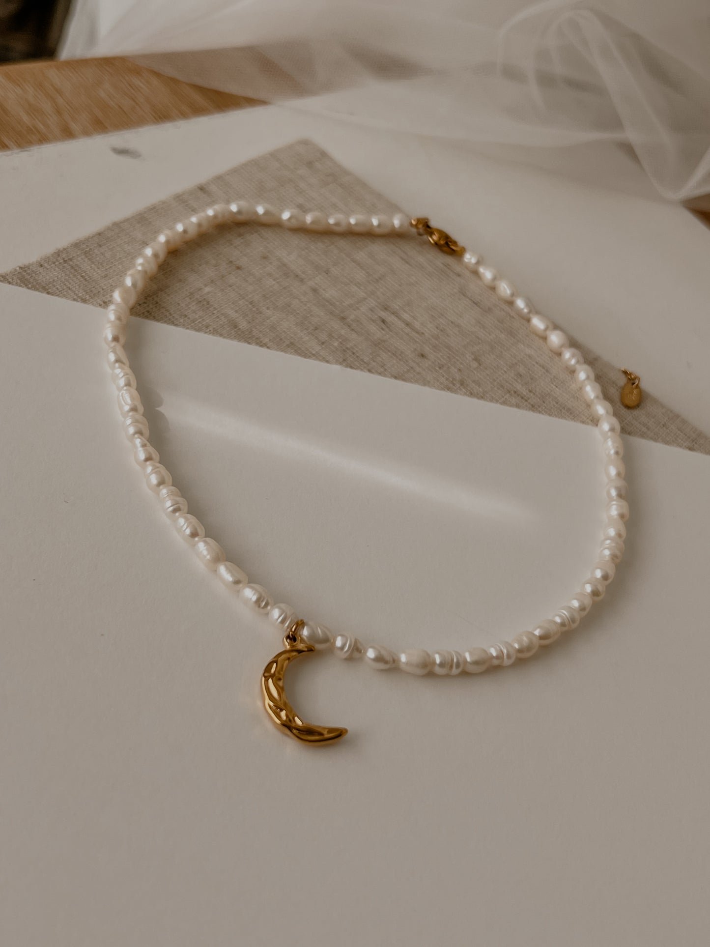 Luna Pearl Choker