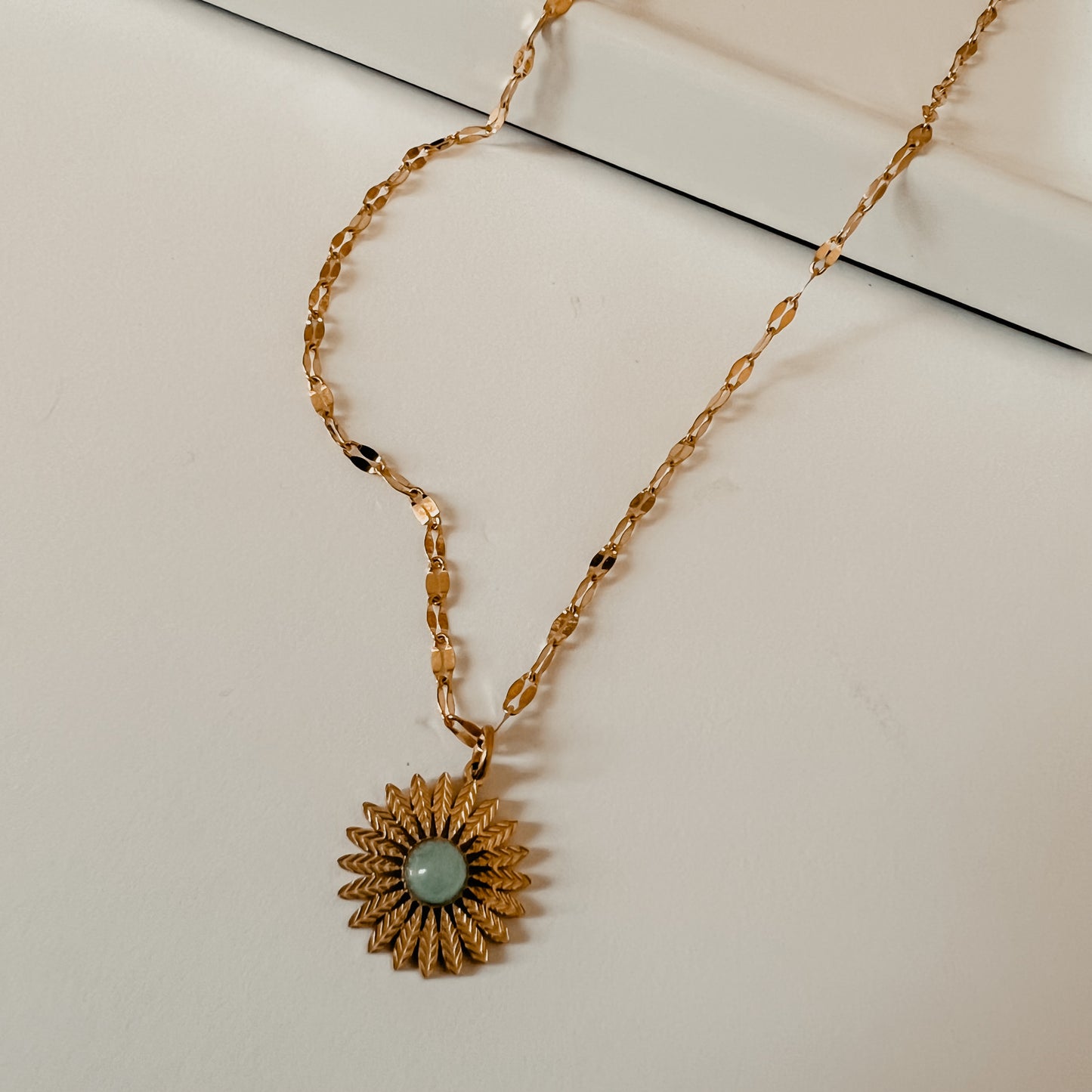 Elaia Flower Necklace