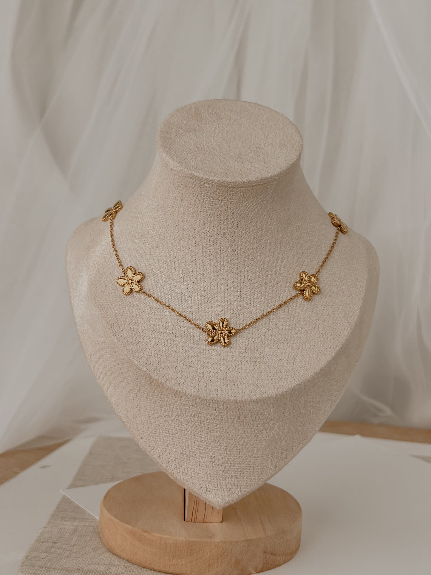 Vanellope flower Necklace