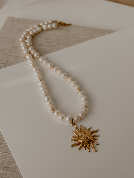 Sol Pearl Choker