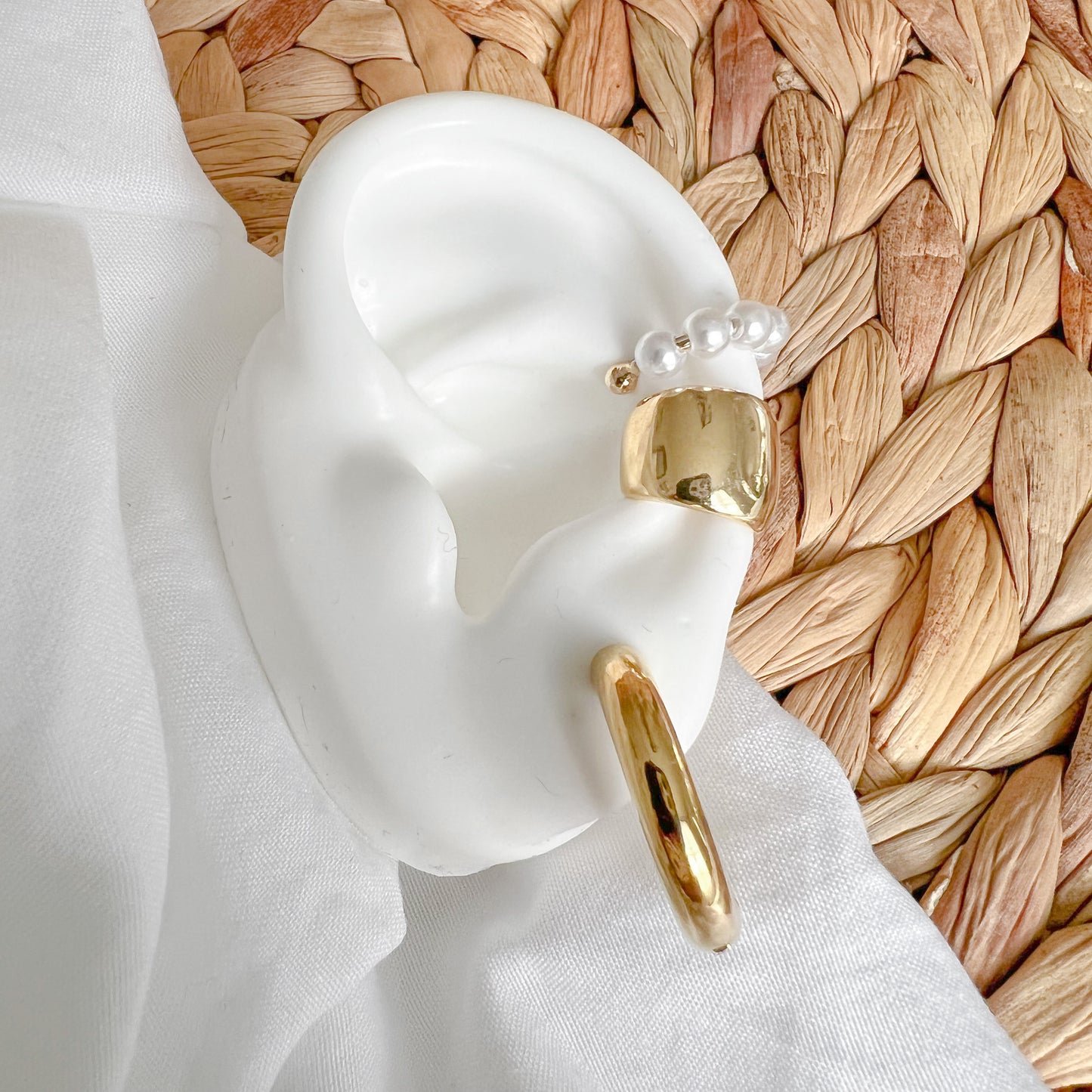 Gina Simple Pearl Ear Cuff