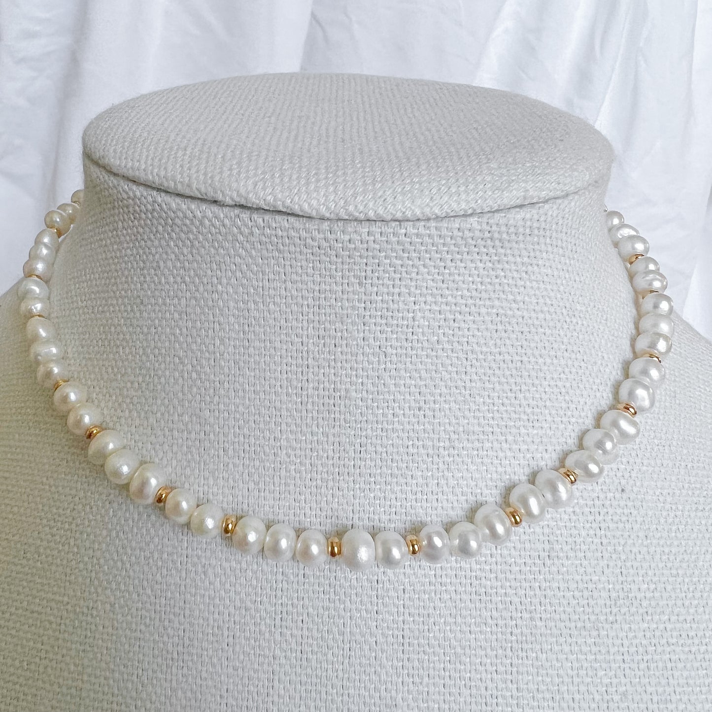 Holly Pearl Choker