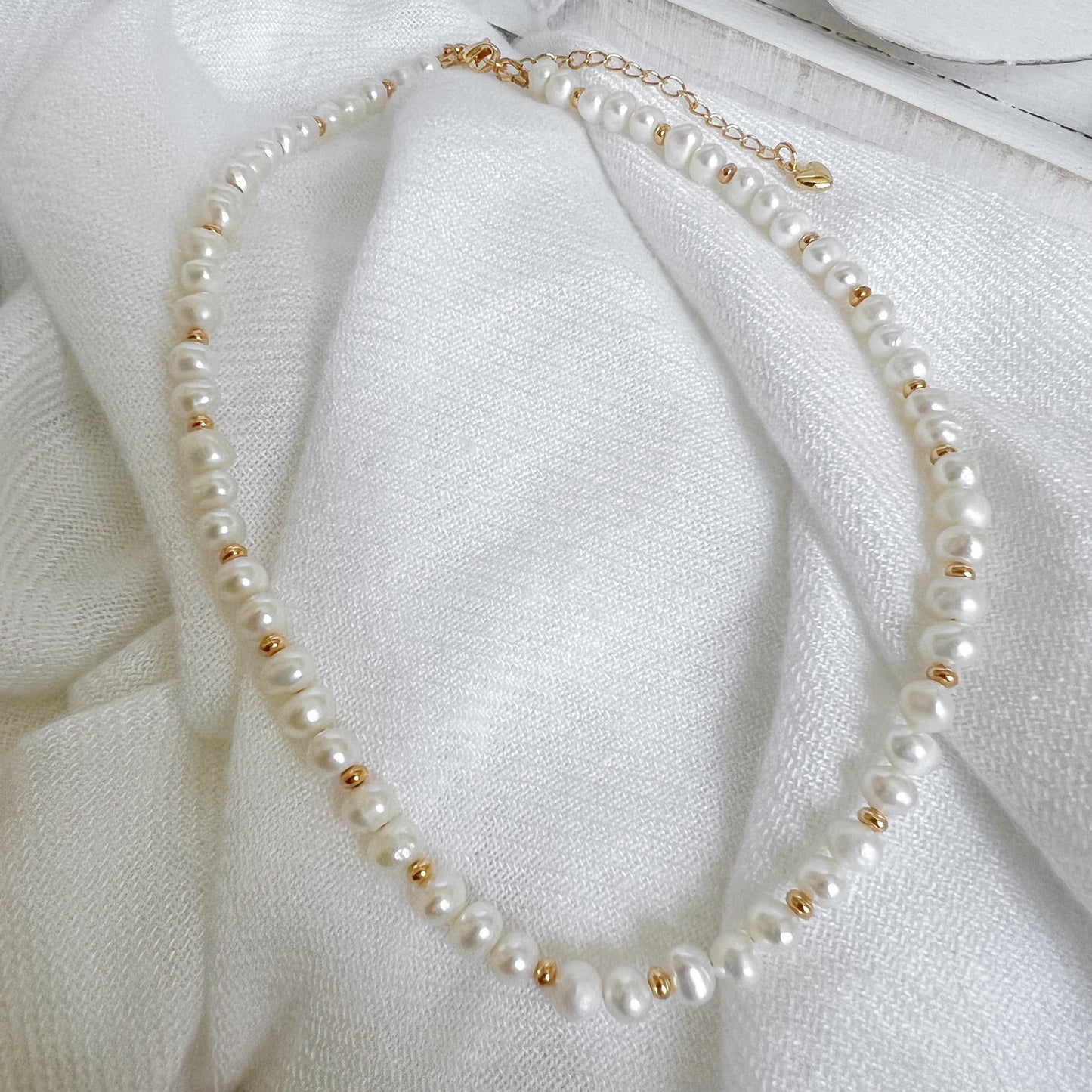 Holly Pearl Choker