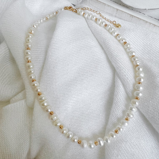 Holly Pearl Choker