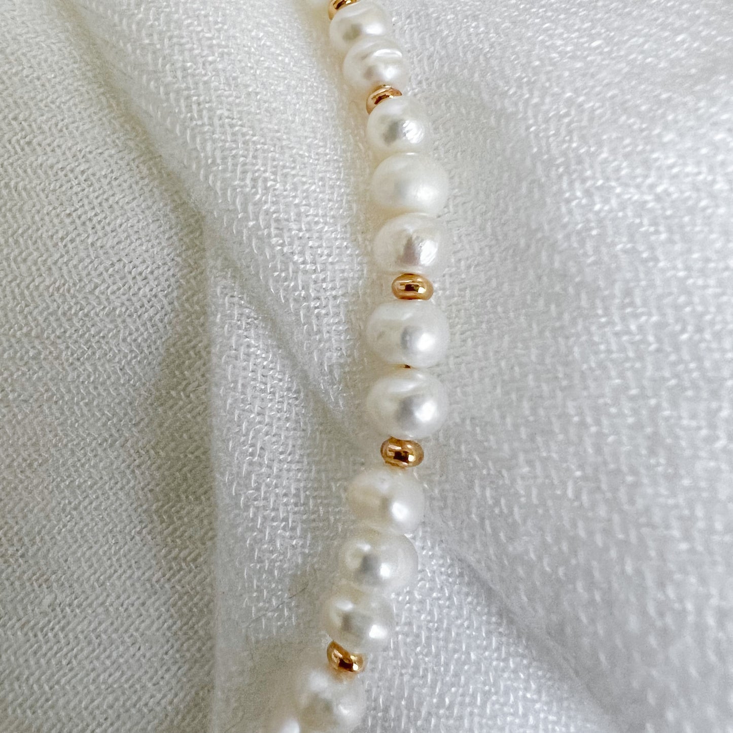 Holly Pearl Choker